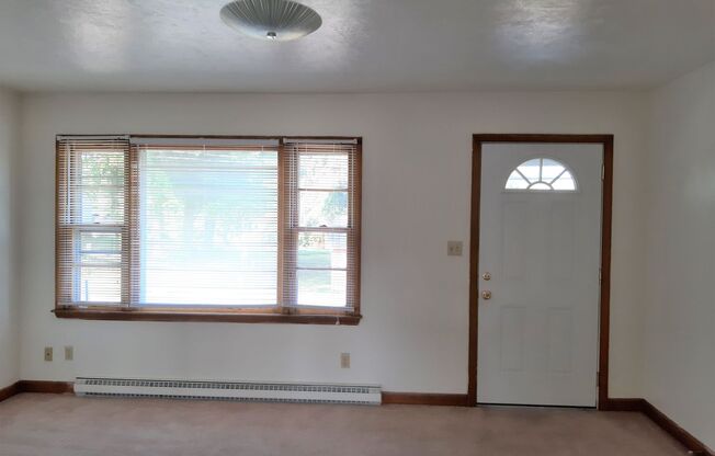 2 beds, 1 bath, 903 sqft, $1,140, Unit M-6