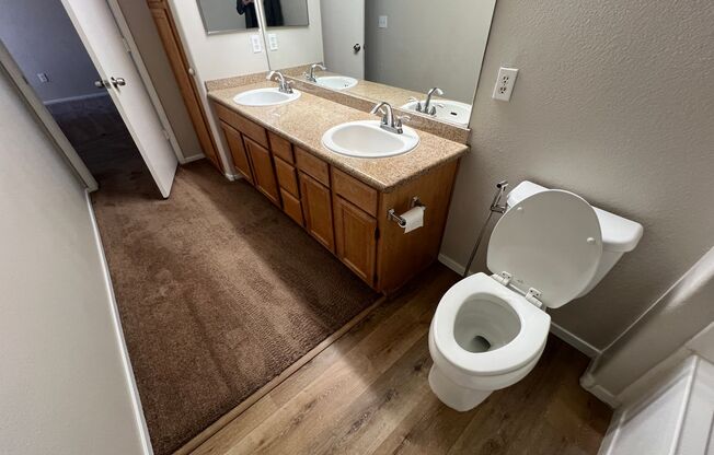 3 beds, 2 baths, $1,710, Unit # 2072