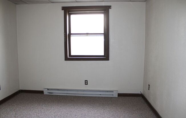 1 bed, 1 bath, $800, Unit Apt 12