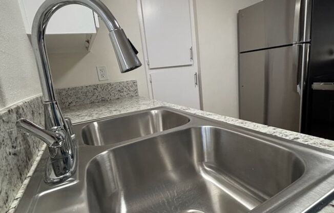 2 beds, 1 bath, 850 sqft, $2,200, Unit 6