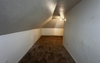 3 beds, 1 bath, $1,100