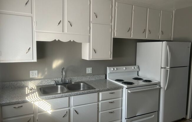 2 beds, 1 bath, 750 sqft, $1,095, Unit B10 1011 16