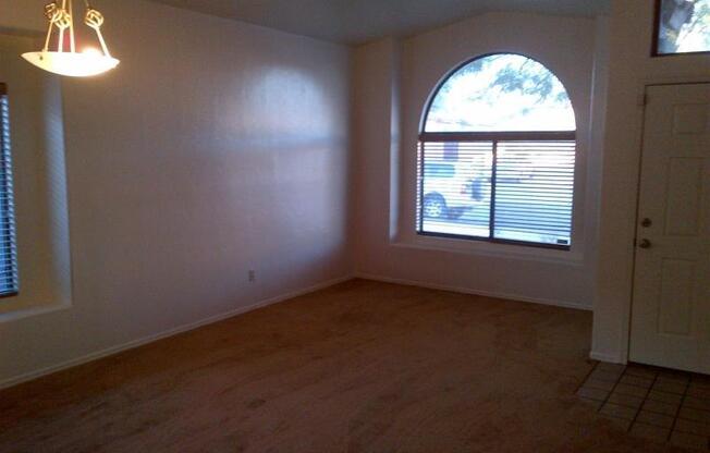 Spacious 4-Bed Home in Rancho Sahuarita – Comfort, Style & Community Living!