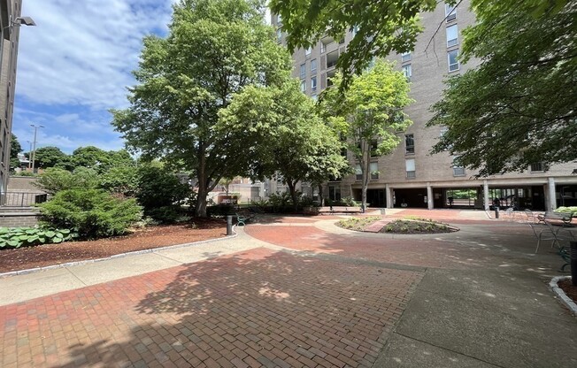 2 beds, 2 baths, 1,005 sqft, $4,000, Unit 901