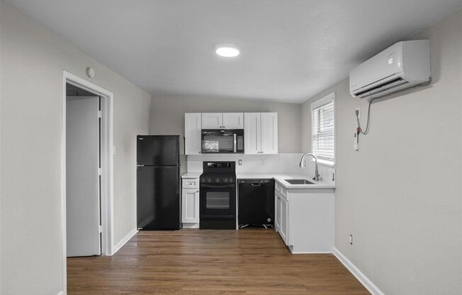 Renovated 1 bedroom - Available early July!