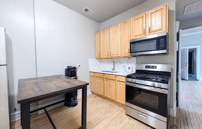 2 beds, 1 bath, 932 sqft, $1,475, Unit 2R
