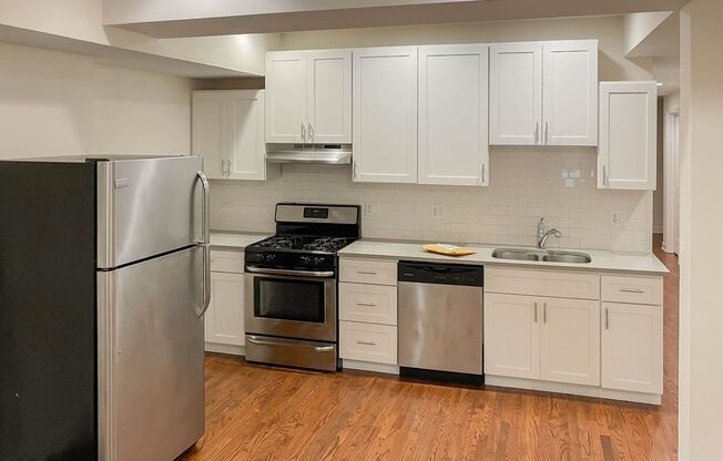 3 beds, 2 baths, 1,270 sqft, $3,100, Unit 1827L-G