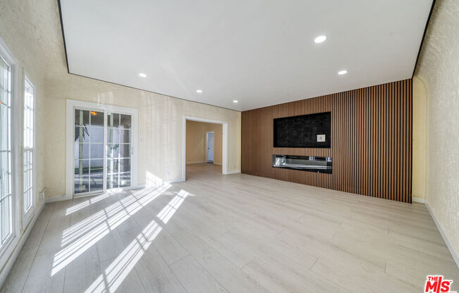 5355 W 8 ST