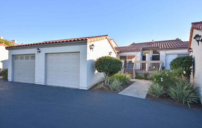 3 BR Condo in Carlsbad! Close to Walking Trails, Shopping, and Dining!!