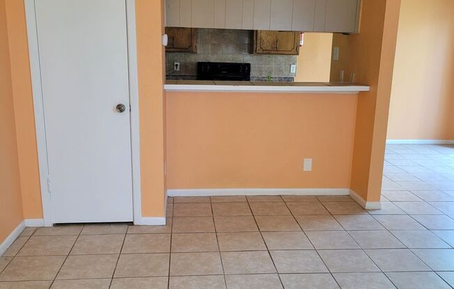 2 beds, 1.5 baths, 950 sqft, $795, Unit C