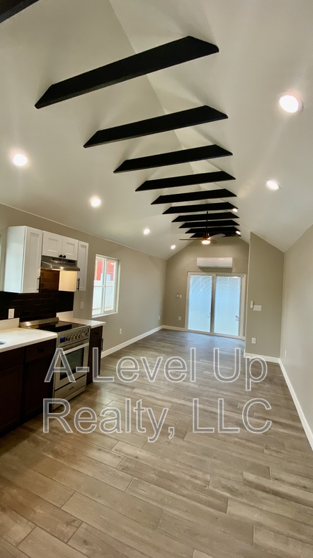 115 S SILVERBELL RD