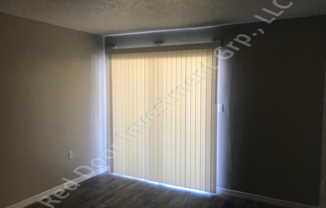 2 beds, 1 bath, $1,250, Unit 10