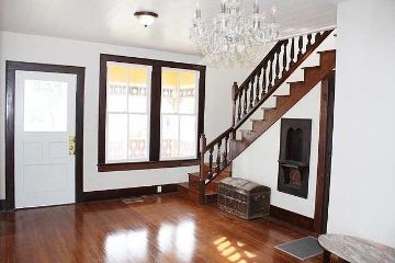 2 Blocks from the Seawall - East End -2200 SQU. FT.  LARGE 3 bedroom 2 bath