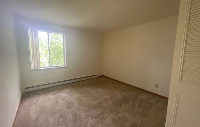 2 beds, 1 bath, 840 sqft, $1,195, Unit 321