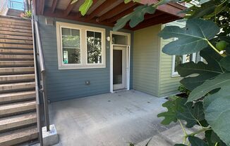 Beautiful 2 bed /1 bath condo in desirable Germantown - walking distance to coffee shops, restaurants and breweries