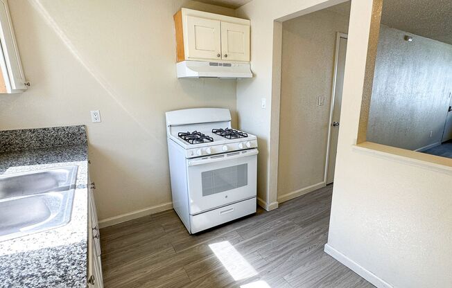 2 beds, 1 bath, 844 sqft, $1,445