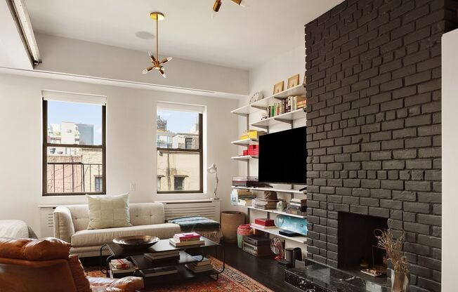 250 W 15 ST