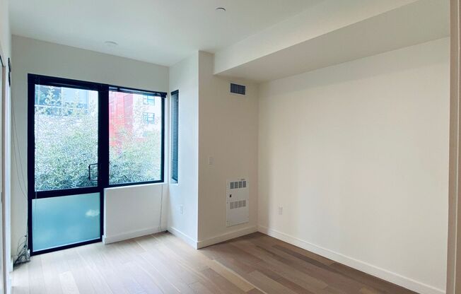 2 beds, 1 bath, $3,000, Unit 211
