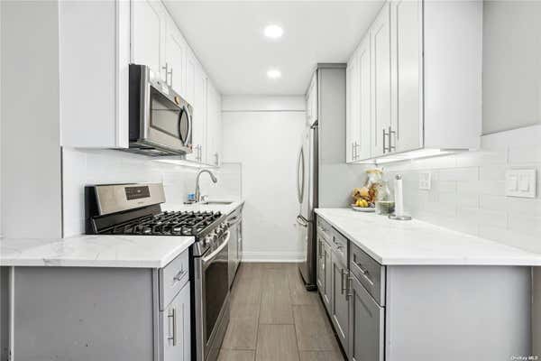 2 beds, 1 bath, $2,800, Unit 316