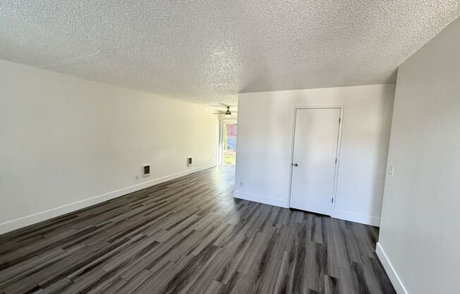 2 beds, 1 bath, 890 sqft, $1,415, Unit 13