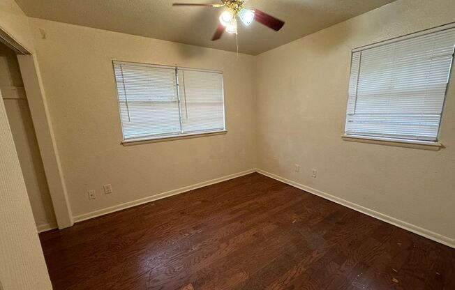 3 beds, 1 bath, $885