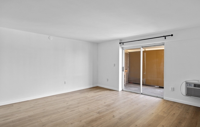 1 bed, 1 bath, 670 sqft, $2,100, Unit 6G