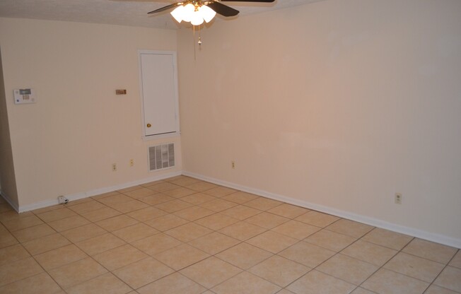 2 Bedroom Townhome available 6/1/2025 - near hospital and shopping mall