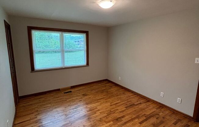 3 beds, 1 bath, $2,000