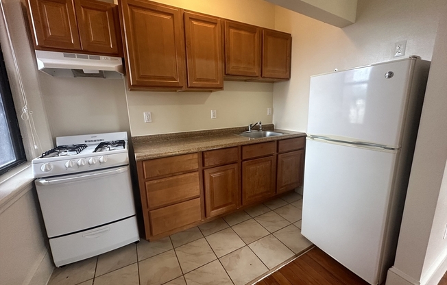 1 bed, 1 bath, 400 sqft, $2,400, Unit 17