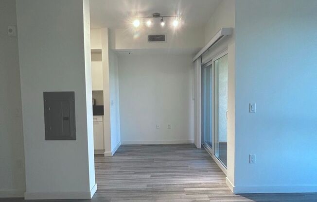 Studio, 1 bath, 620 sqft, $2,050, Unit 406