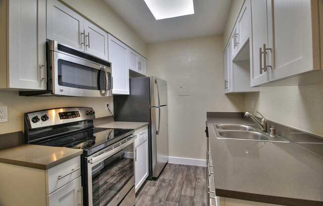 Fully Furnished Kitchen With Stainless Steel Appliances at 720 North Apartments, California, 94085