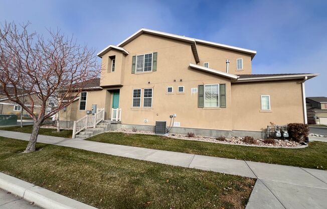 Stansbury Park Townhome with 3 Bedrooms