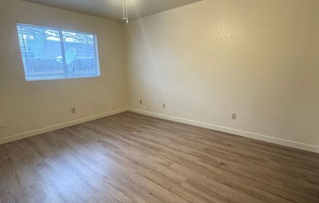 2 beds, 1 bath, 950 sqft, $1,395, Unit Unit D