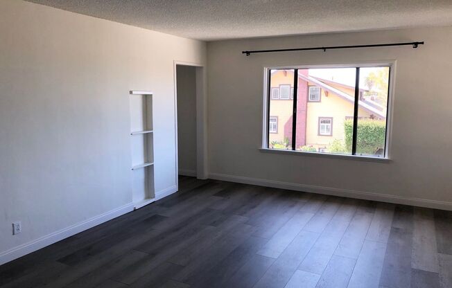 2 beds, 1 bath, $2,700, Unit 1209 Poli Street