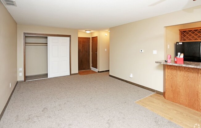 Studio, 1 bath, 350 sqft, $780, Unit 4112 Wyndsor Terrace Building 1 #14
