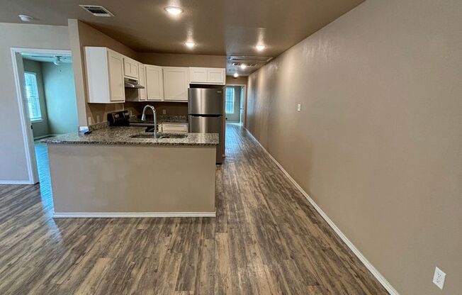 3 beds, 2 baths, 1,400 sqft, $1,450, Unit Unit B