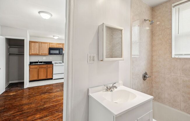 Studio, 1 bath, 280 sqft, $890, Unit A24