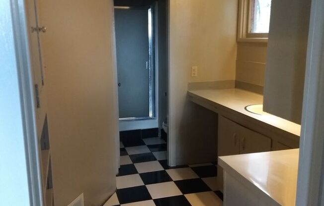 3 beds, 1 bath, $1,950