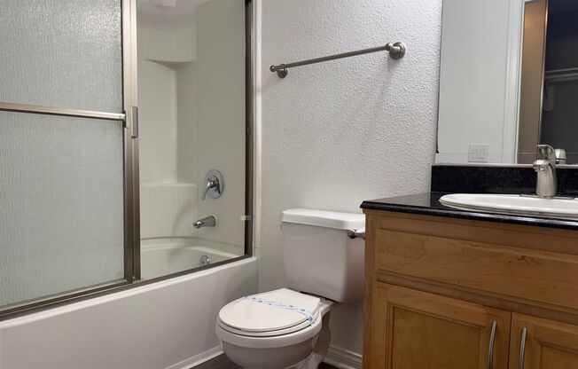 1 bed, 1 bath, 550 sqft, $2,140, Unit 1371N