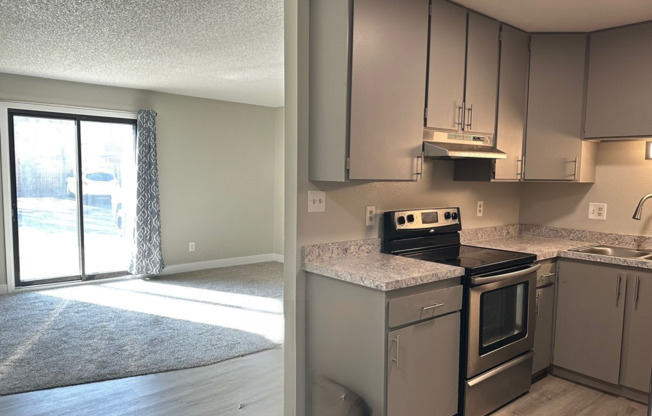 Florence @ 26th Ave 2 Bed | 1 bath - Central AC + In Unit Laundry