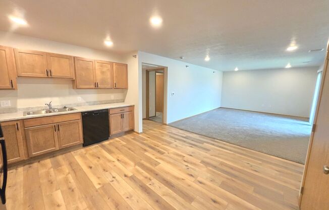 1 bed, 1 bath, 756 sqft, $1,195, Unit 3400 301