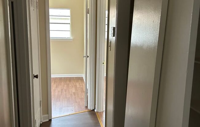 3 beds, 1 bath, $850