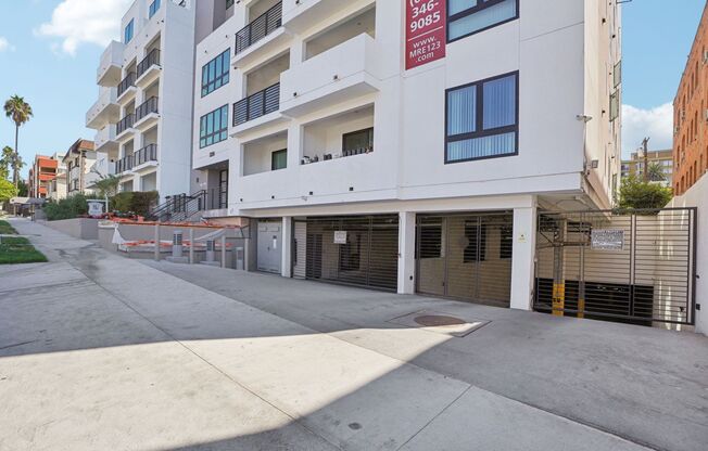 Modern Aesthetic, Amenities and Appliances Available! Take a Tour!