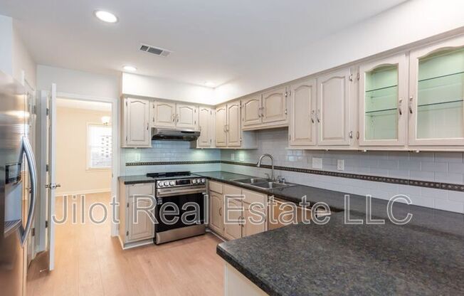 1647 EXECUTIVE PARK LN NE