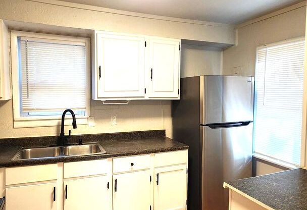 2 beds, 1 bath, 768 sqft, $1,025, Unit 1920 N Cross Ave