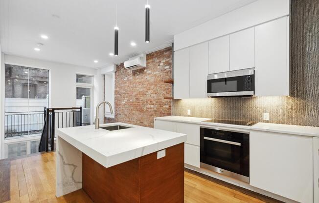 445 West 21 Street