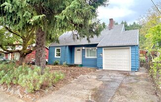 St Johns Single Family Home with Modern Amenities and Fully Fenced Backyard