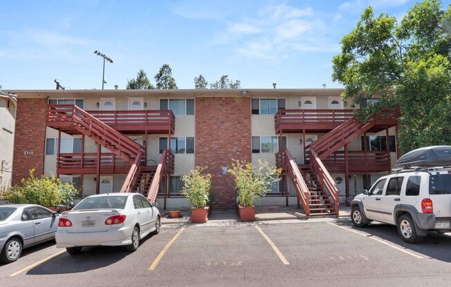 2 beds, 1 bath, 725 sqft, $1,295, Unit 425 E Fountain Pl. - Unit 202