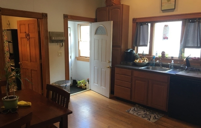 3 beds, 1 bath, 1,200 sqft, $2,900, Unit 1