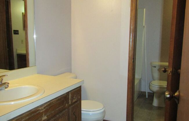 2 beds, 1.5 baths, $825